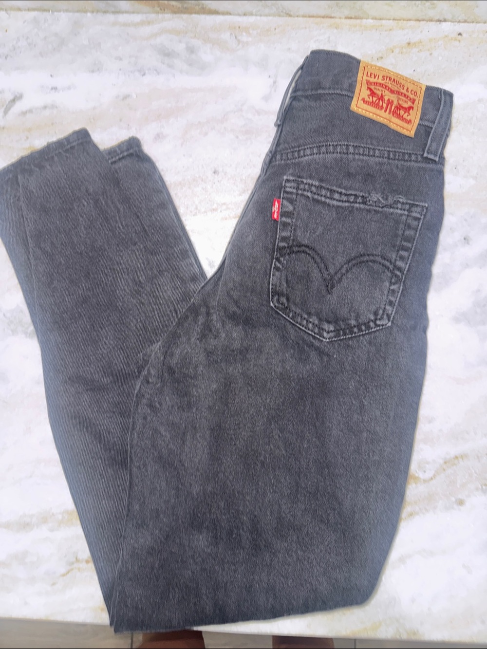Levi's Washed Black High Waisted MOM JEAN SIZE 24 GREAT CONDTION